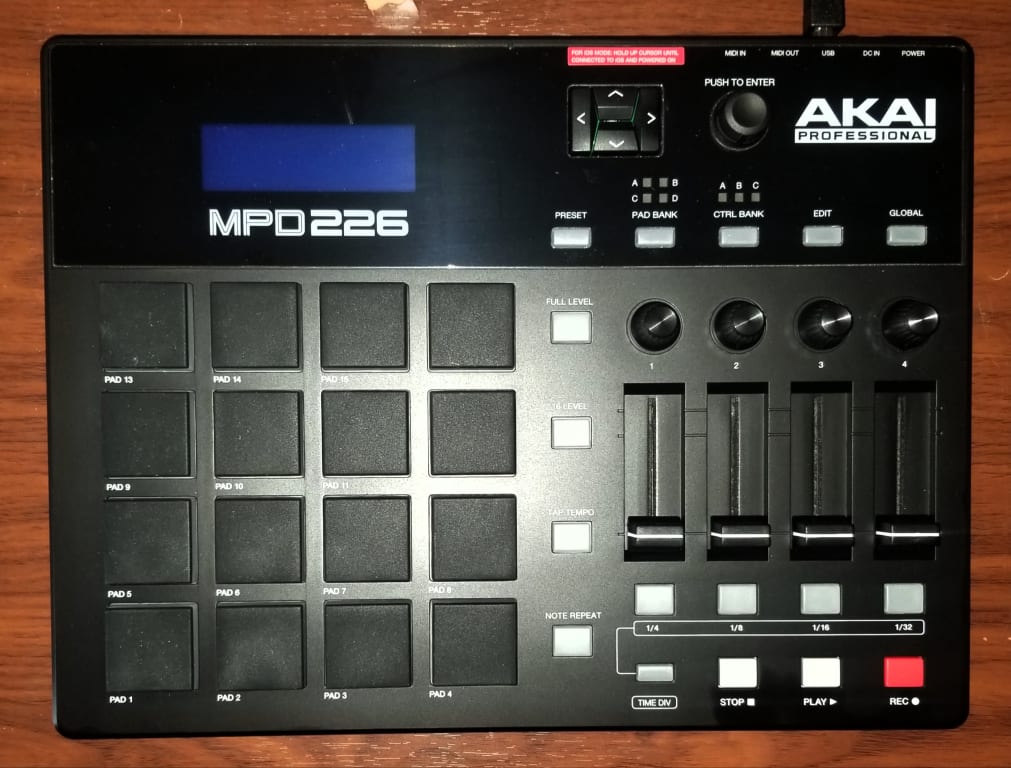 AKAI Professional MPD226 - 16個のRGB MPC MIDI Pad Controller With Sliders MPD226 | Akai Pro