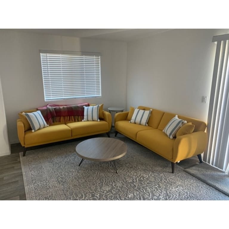 SAFAVIEH Mansel Light Grey / Black Coffee Table 35.4" x 35.4" x 12.6