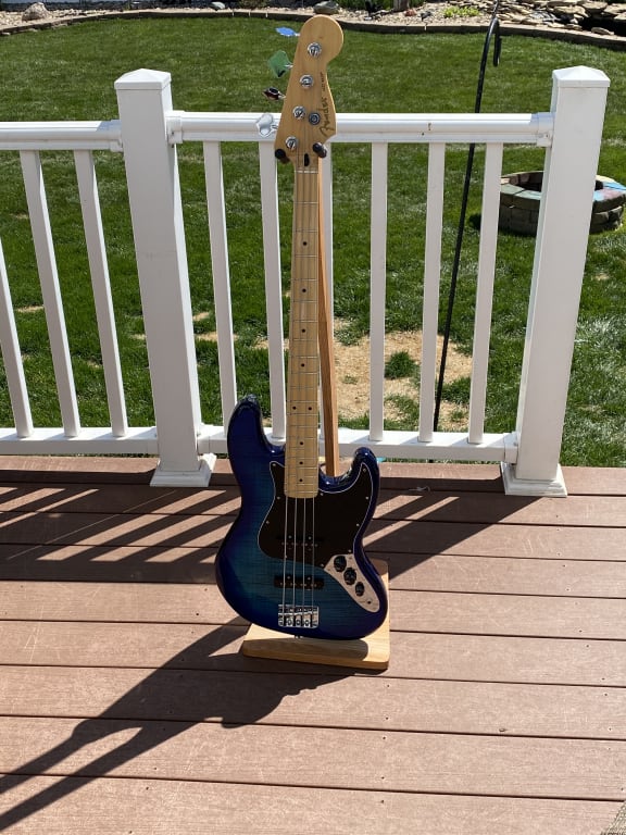 Fender Player Jazz Bass Plus Top Limited-Edition Bass Guitar Blue