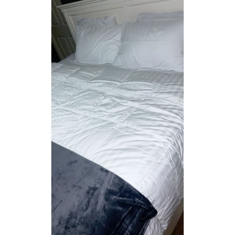 Hotel Grand Oversized Luxury Down Alternative Cotton Comforter On