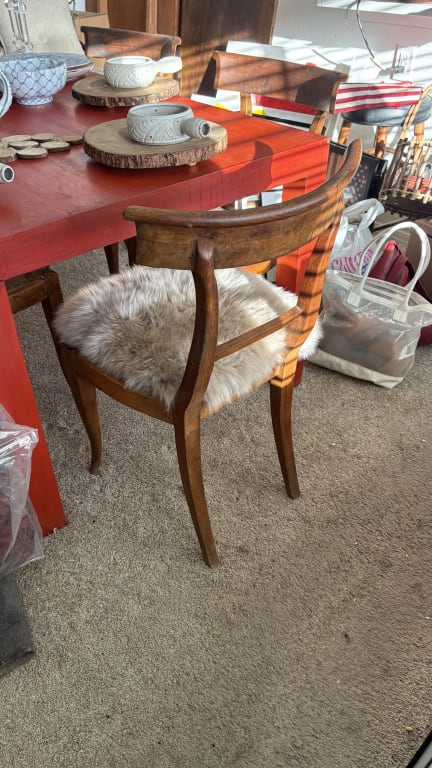 Customer Image Captioned: Dining room chair
