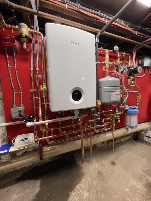 Bosch SINGULAR-5200 199,000 BTU Combi Gas-Fired Boiler