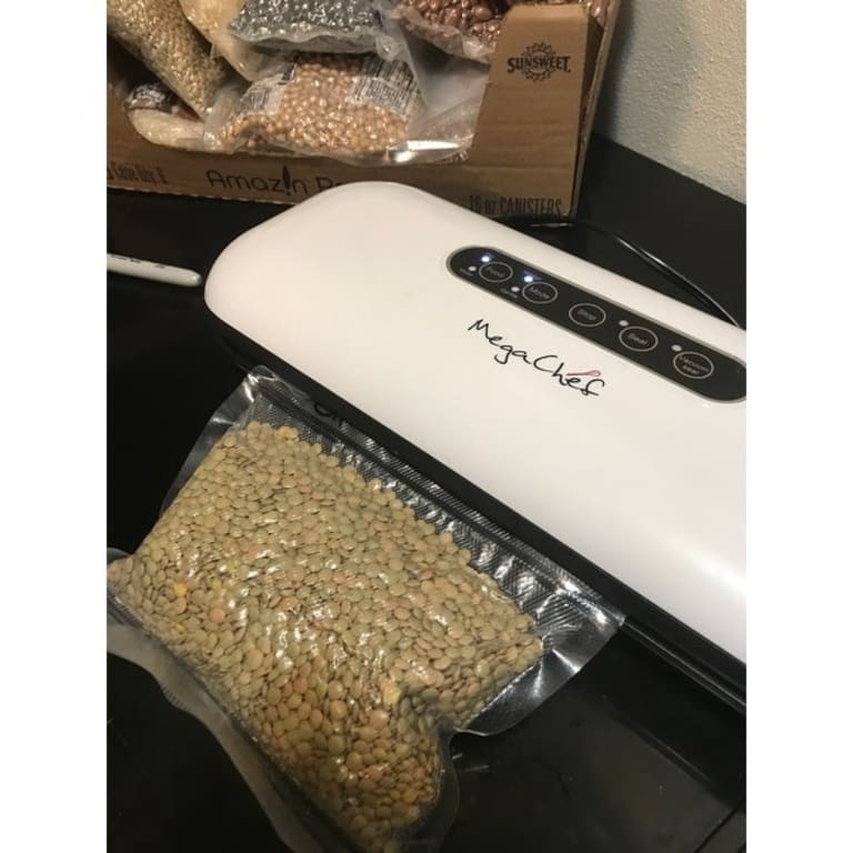 MegaChef Home Vacuum Sealer and Food Preserver with Extra Bag Bed