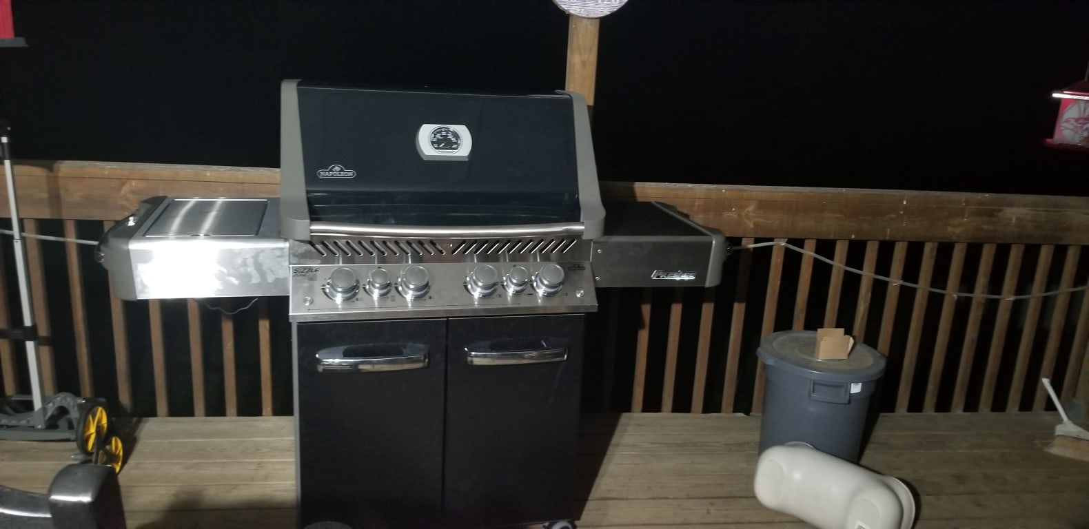 Napoleon Prestige 500 Propane Gas Grill with Infrared Rear Burner and