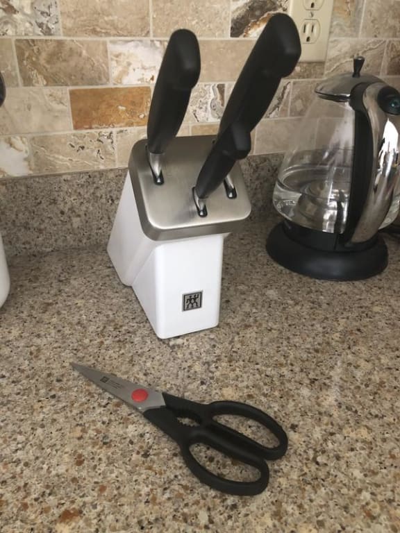 ZWILLING Four Star 5pc Compact SelfSharpening Knife Block Set Bed