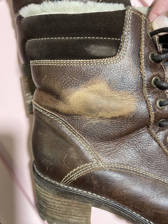 Customer Image Captioned: What is this, and why did it happen after a few wears? My boot didn't even contact anything but light snow and rain which I wiped off when going indoors.