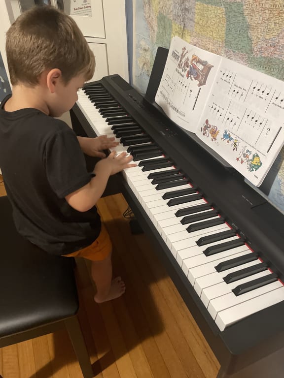 Yamaha - P-125ABLB Digital Piano With Wooden Stand and Bench Yamaha - P-125ABLB Digital Piano With Wooden Stand and Bench