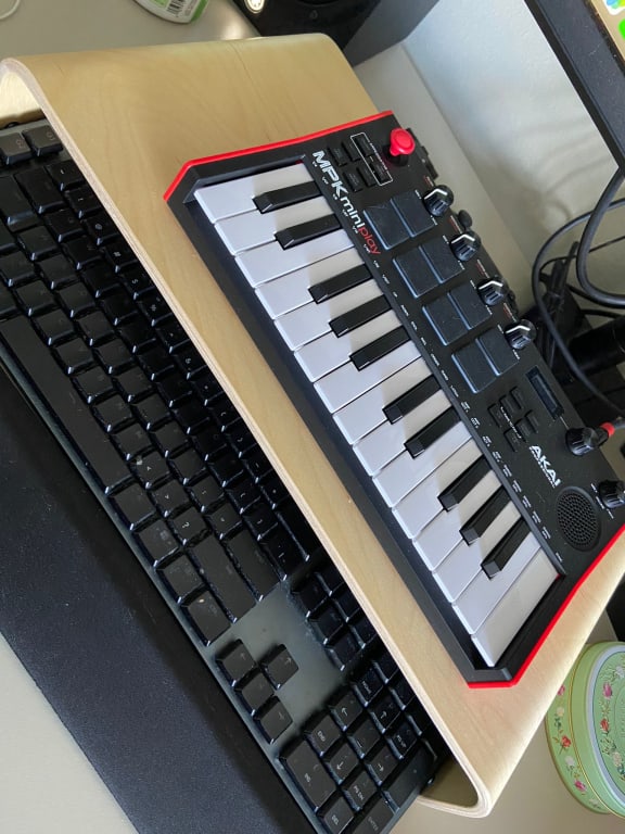 Akai Professional MPK mini play mk3 Mini Controller Keyboard Akai Professional MPK mini play mk3 Mini Controller Keyboard