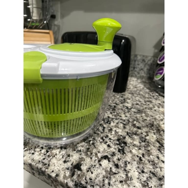Brentwood 5 Quart Salad Spinner with Serving Bowl in Green 5 Quart