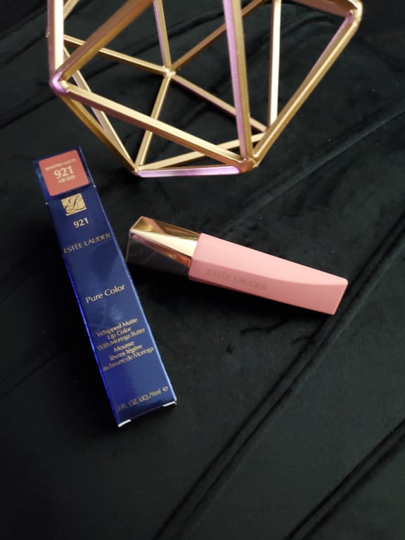 Estée Lauder UK on X: Smooth and sultry A formula filled with lip-loving  ingredients like nourishing Moringa Butter and hydrating Hyaluronic Acid  that stays put all day. NEW #PureColor Whipped Matte #Lipstick