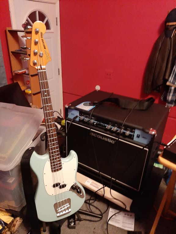 Squier Classic Vibe '60s Mustang Bass Guitar Olympic White Squier Classic Vibe '60s Mustang Bass Guitar Olympic White