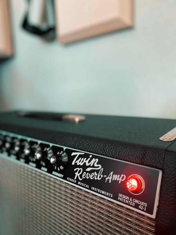 Fender Vintage Reissue '65 Twin Reverb 85W 2x12 Guitar Combo Fender Vintage Reissue '65 Twin Reverb 85W 2x12 Guitar Combo