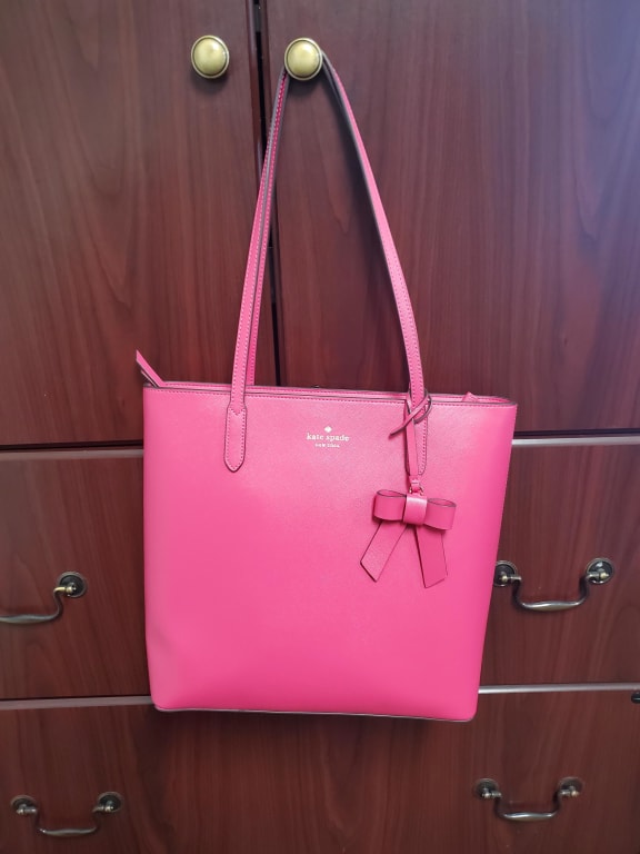 Kate spade phone crossbody (Saffiano PVC), Women's Fashion, Bags & Wallets,  Purses & Pouches on Carousell