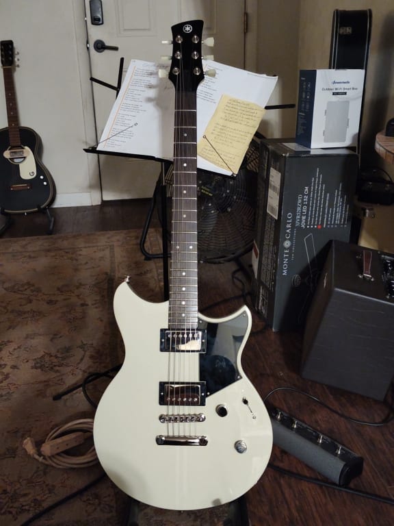 Yamaha Revstar Element RSE20 Chambered Electric Guitar Black Yamaha Revstar Element RSE20 Chambered Electric Guitar Black