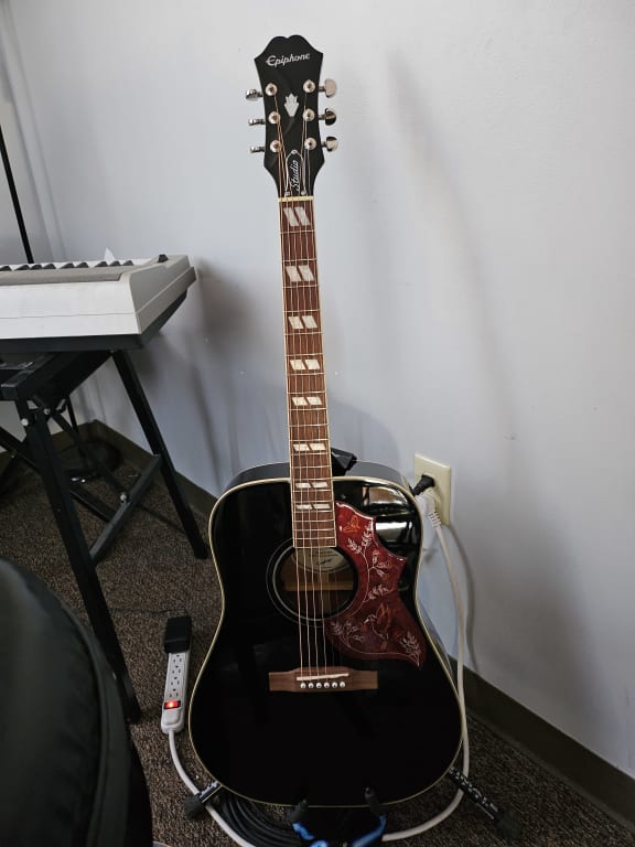 Epiphone Hummingbird Studio Acoustic-Electric Guitar Ebony Epiphone Hummingbird Studio Acoustic-Electric Guitar Ebony