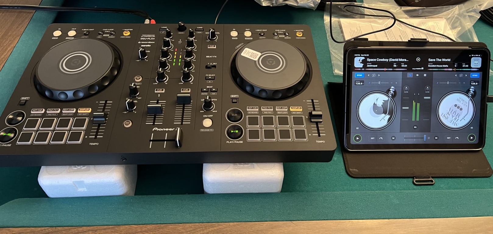 Pioneer DJ - DDJ-FLX4 2-Channel DJ Controller - Black Pioneer DJ - DDJ-FLX4 2-Channel DJ Controller - Black