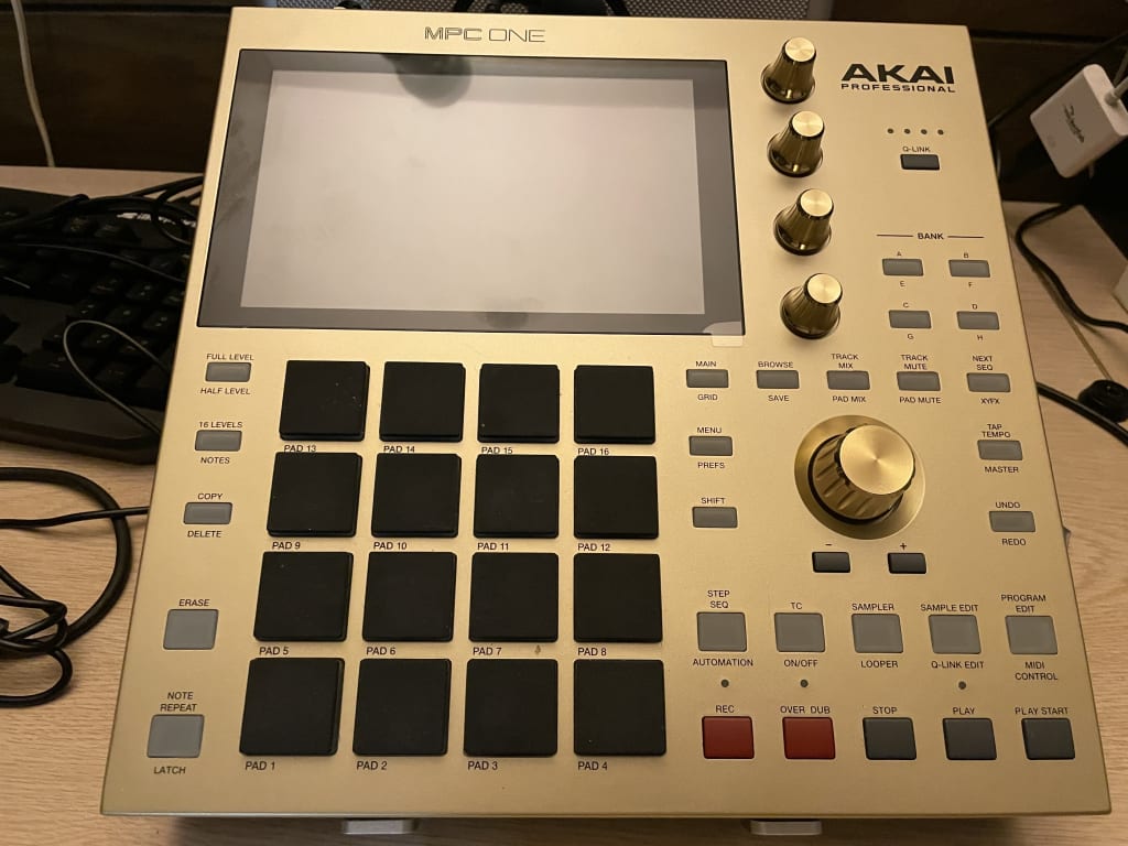 DTM・DAW AKAI MPC ONE Gold Edition Akai Professional MPC GOLD One Standalone Music Production