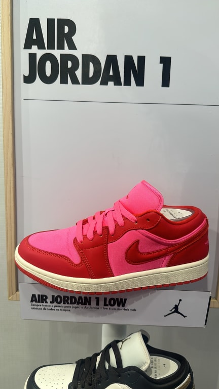 Women's Air Jordan 1 Low SE Pink Blast - Nike