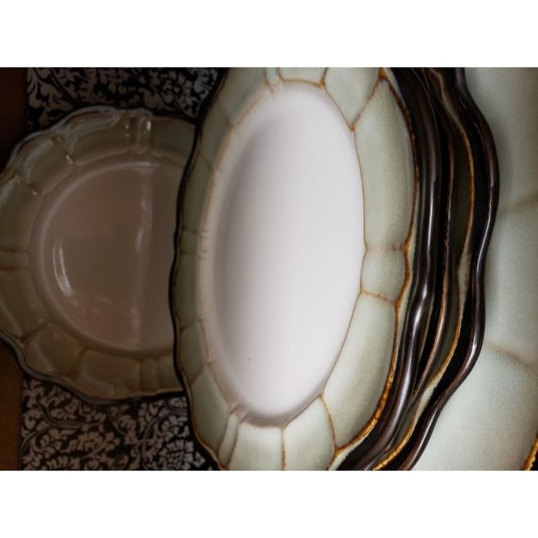 Gibson Mableton Ceramic 16piece Dinnerware Set (Service for 4) Bed