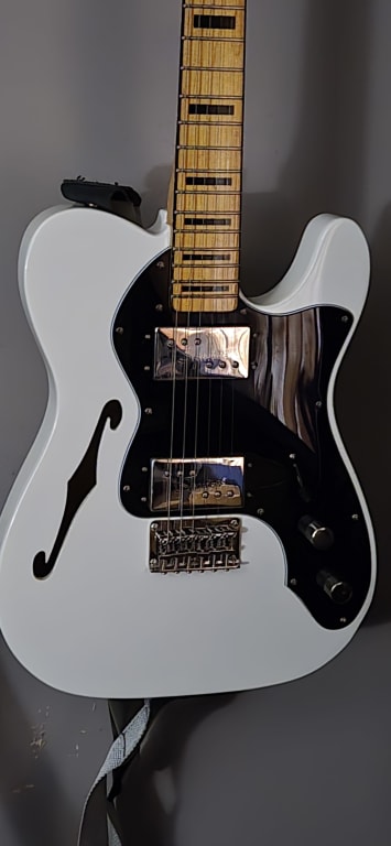 Squier Classic Vibe '70s Telecaster Thinline Limited-Edition Squier Classic Vibe '70s Telecaster Thinline Limited-Edition