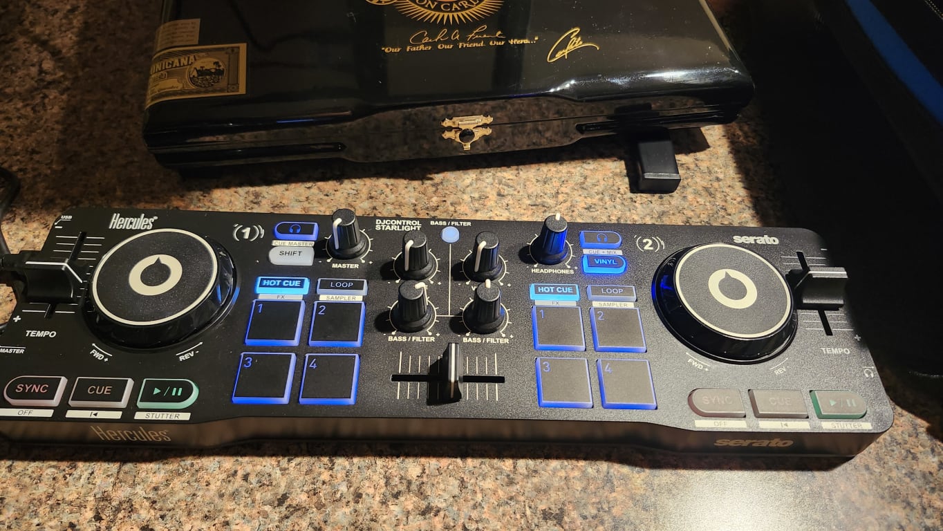 Hercules DJ DJControl Starlight Controller for Serato DJ Hercules DJ DJControl Starlight Controller for Serato DJ