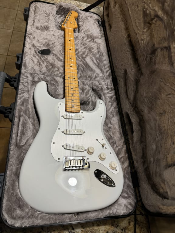 Fender American Ultra II Stratocaster Maple Fingerboard Electric