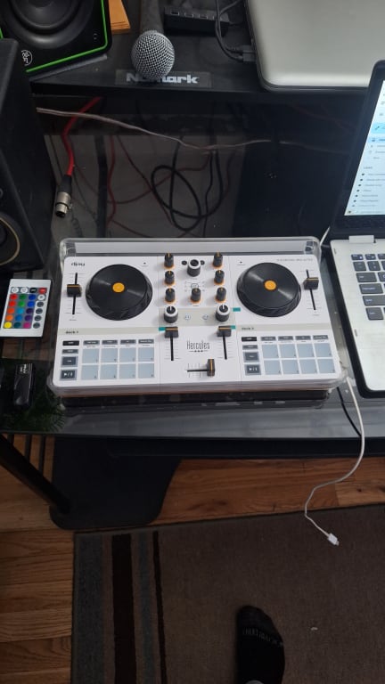 Hercules DJControl Mix Ultra Portable Controller djay White Hercules DJControl Mix Ultra Portable Controller djay White