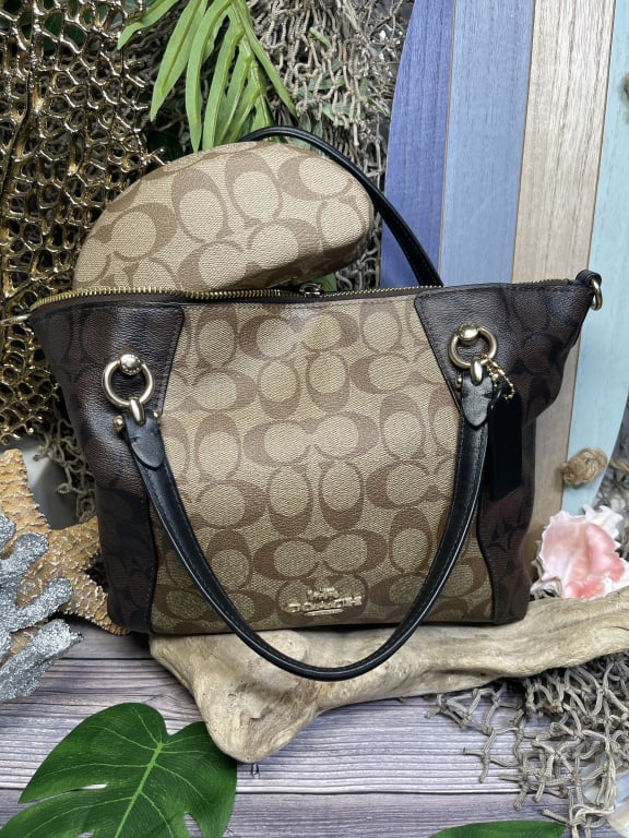 Coach Red Pochette – Andreu's Luxury Closet