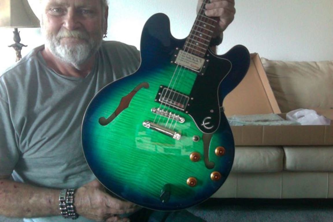 Open Box Epiphone Limited-Edition Dot Deluxe Semi-Hollow Electric