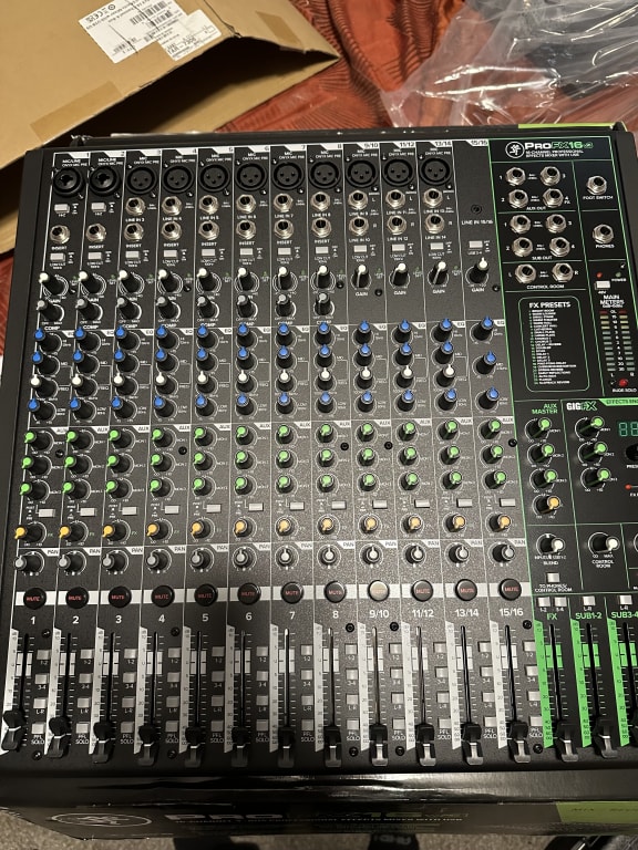 Mackie ProFX16v3 16-Channel 4-Bus Professional Effects Mixer