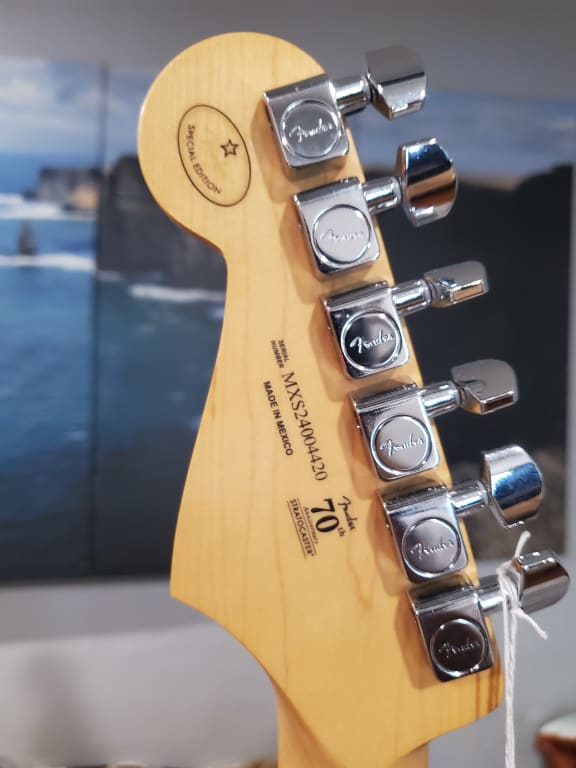 ギター Fender Player Stratocaster MN BCR Fender Stratocaster Player Series HSS MN BCR | demo - YouTube