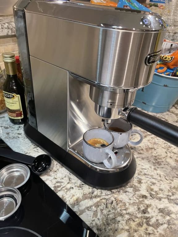 De'Longhi Dedica Arte 15 Bar Pump Espresso Machine - Bed De'Longhi Dedica Arte 15 Bar Pump Espresso Machine - Bed