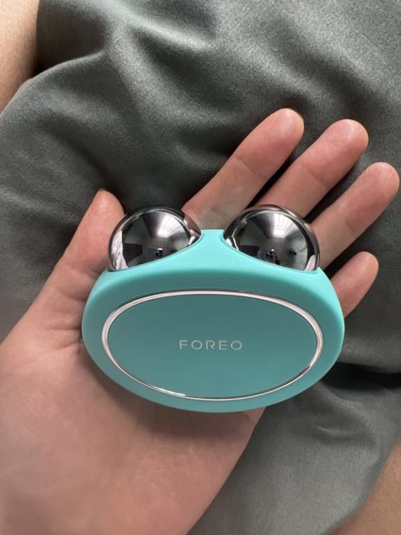 FOREO BEAR™ Smart Microcurrent Facial Toning Device Mint