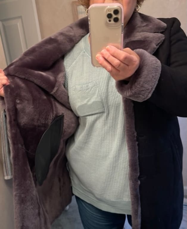 Customer Image Captioned: Luxurious shearling lining.