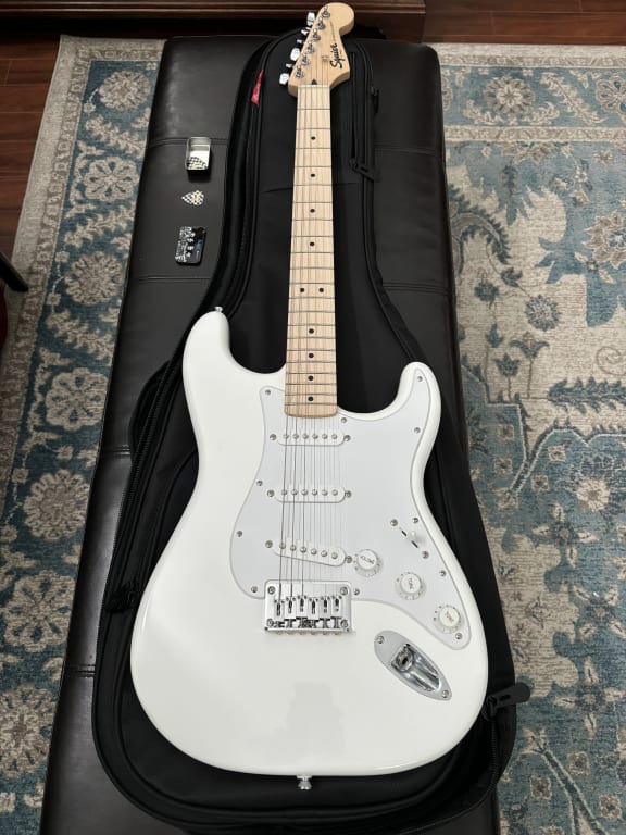 Squier Sonic Stratocaster HT Maple Fingerboard Electric Squier Sonic Stratocaster HT Maple Fingerboard Electric
