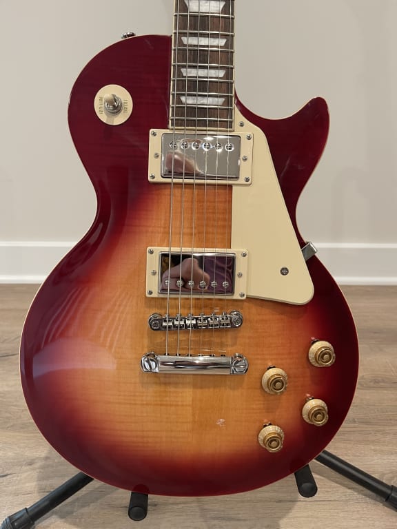 ギター Epiphone | Les Paul Cherry Burst Epiphone Inspired by Gibson Custom, Updated and More