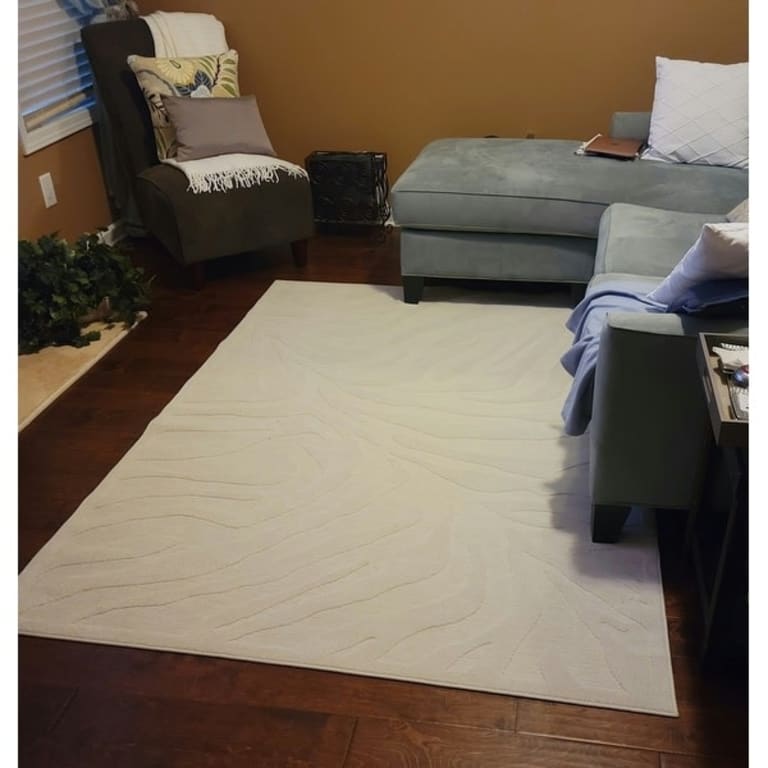 Livabliss Aibee Indoor/ Outdoor Zebra Stripe Area Rug On Sale Bed