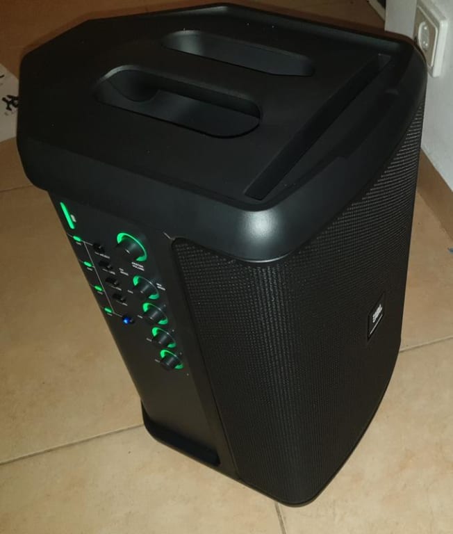 JBL EON ONE 8 JBL EON ONE 8