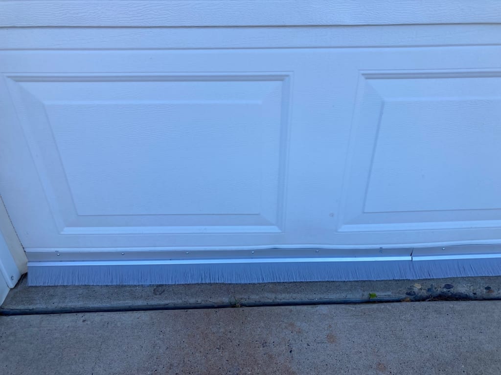 Garage door bottom seal