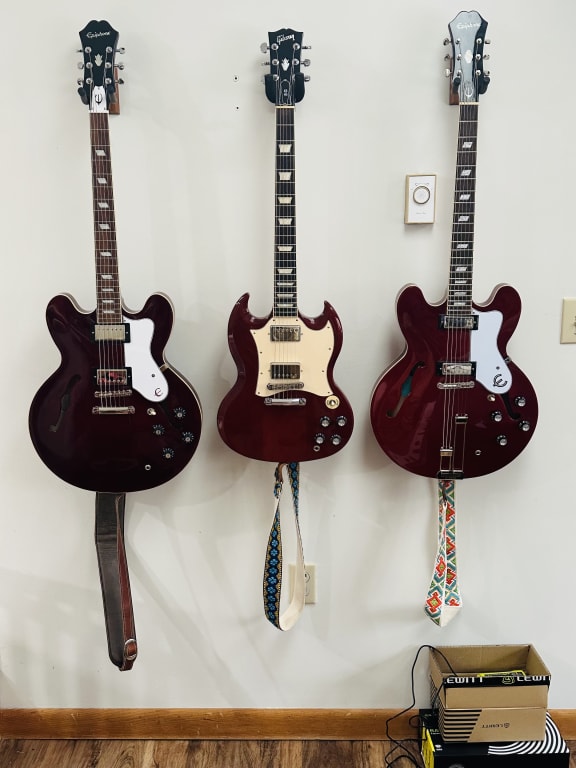 Open Box Epiphone Noel Gallagher Riviera Semi-Hollow Open Box Epiphone Noel Gallagher Riviera Semi-Hollow