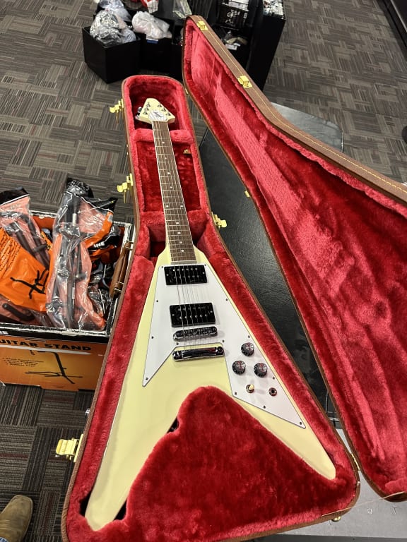 Gibson '70s Flying V Electric Guitar Classic White | Guitar Center