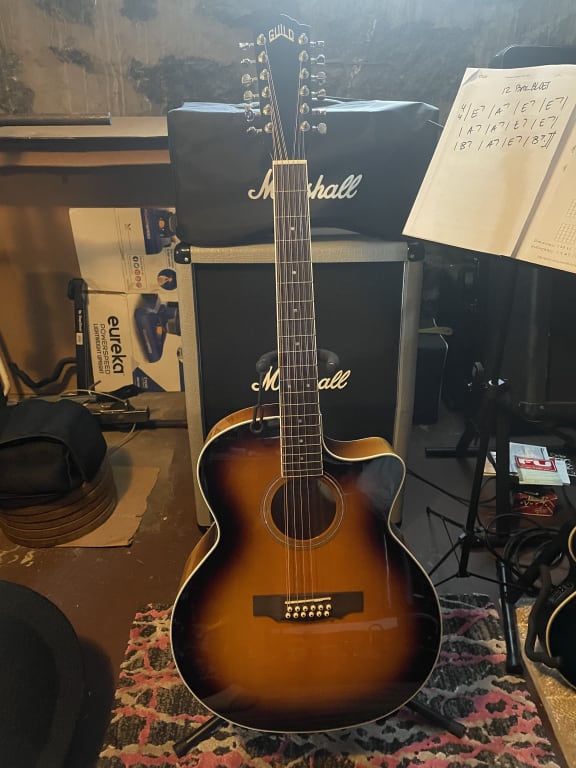Guild F-2512CE Deluxe 12-String Cutaway Jumbo Acoustic-Electric