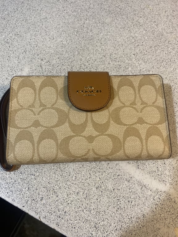 INCOMING ETA END NOVEMBER 2023] Coach Tech Wallet In Colorblock Signature  Canvas in Light Khaki/Light Saddle (C2874) - USA Loveshoppe