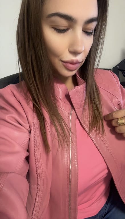 Customer Image Captioned: Azura leather jacket in color Rose
