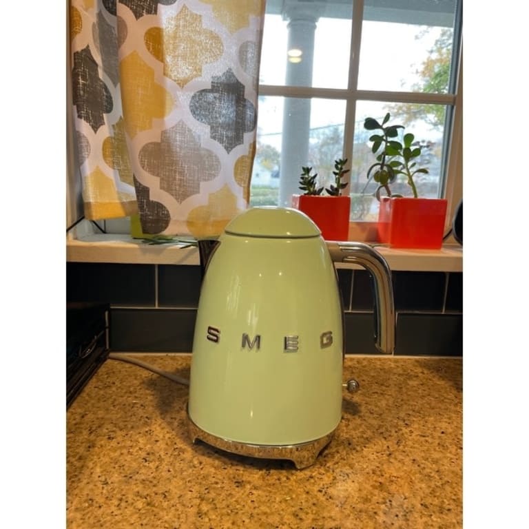 Smeg 50's Retro Style Aesthetic Electric Kettle, Pastel Green Bed