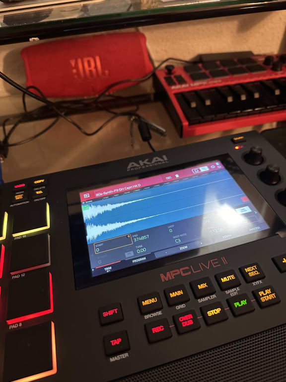 AKAI MPC LIVE ２ Akai Professional MPC Live II Standalone Sampler and
