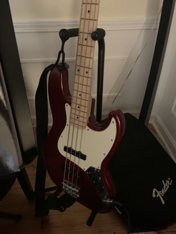 Squier by Fender Jazz Bass レッド 510627000326000-00-600x600.jpg