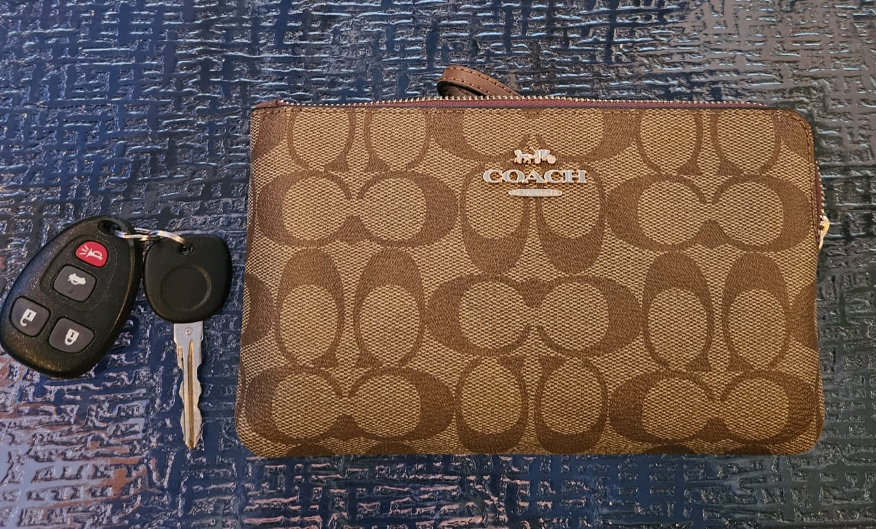 COACH® Outlet  Corner Zip Wristlet In Signature Leather