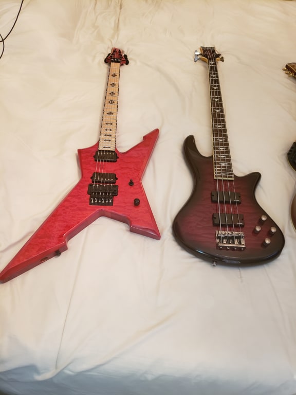 Schecter Guitar Research Stiletto Extreme-4 Bass Black Schecter Guitar Research Stiletto Extreme-4 Bass Black