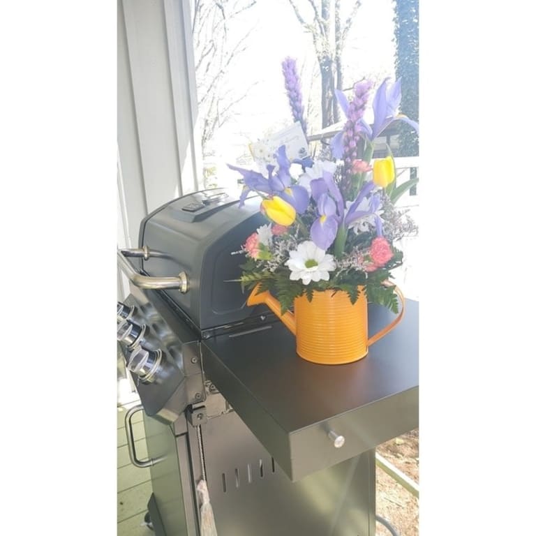 DynaGlo DGP397CNND Premier 3 Burner Natural Gas Grill with Wheels